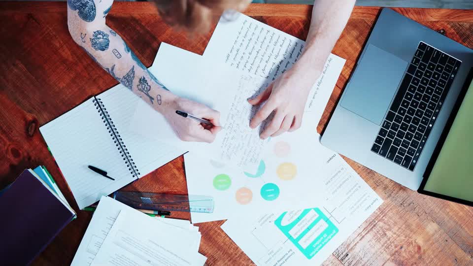 Zoom - In Left Twist